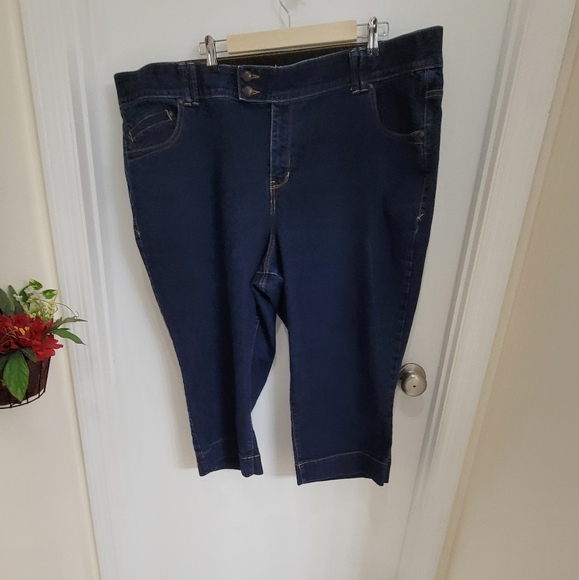 Lane Bryant Blue Stretch Denim Capri Jeans - Picture 7 of 9